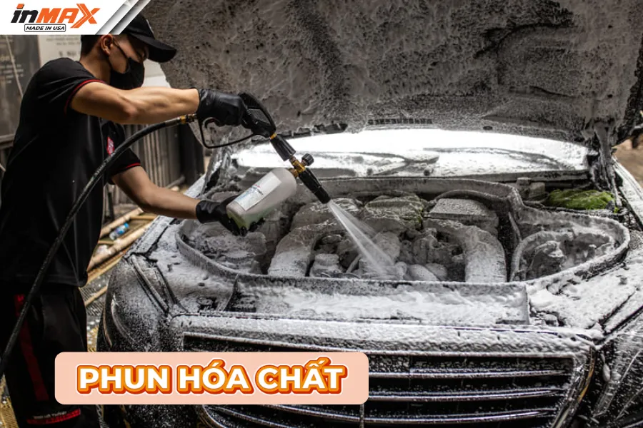 Phun hóa chất